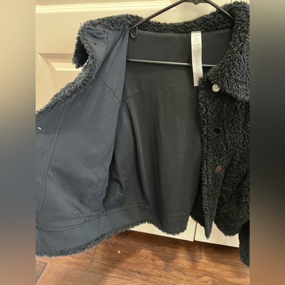 Lululemon Fuzzy Bomber Jacket - Size 12 - Picture 2 of 5